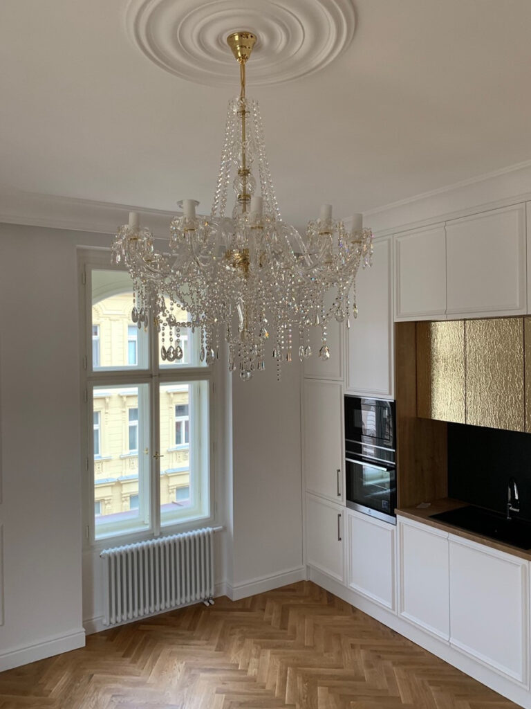 Kristalli kruunaa sisustuksen