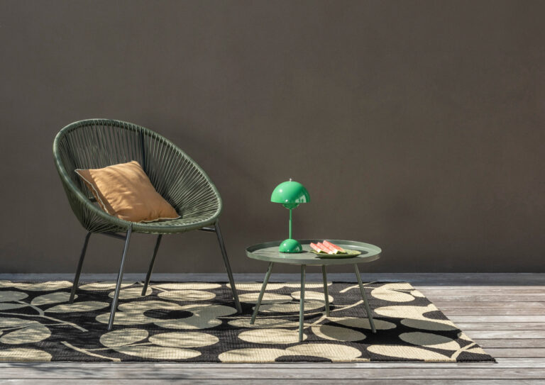 Retro ulkotilan kukkamatto Stem Sprig Monocrome – Säänkestävä ja helppohoitoinen valinta