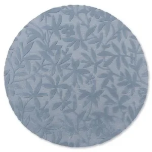 Laura Ashley Cleavers -villamatto, jossa ajaton lehtikuvio ja upea eritasoinen pintakuviointi.