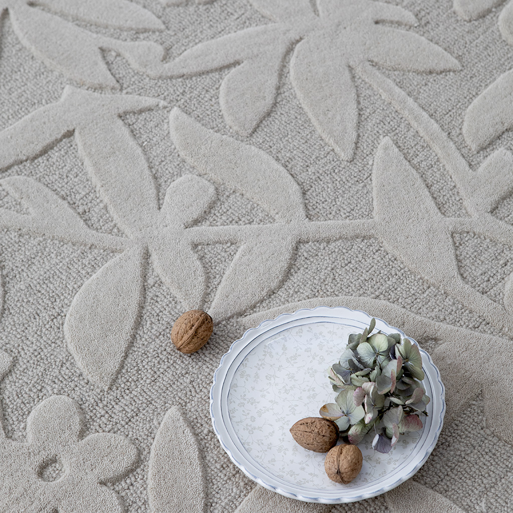 Beige villamatto lehtiktuvio