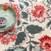 Laura Ashley Wendling Floral Poppy -kukkamatto, laadukas käsinkudottu villamatto eloisilla unikkokuvioilla.