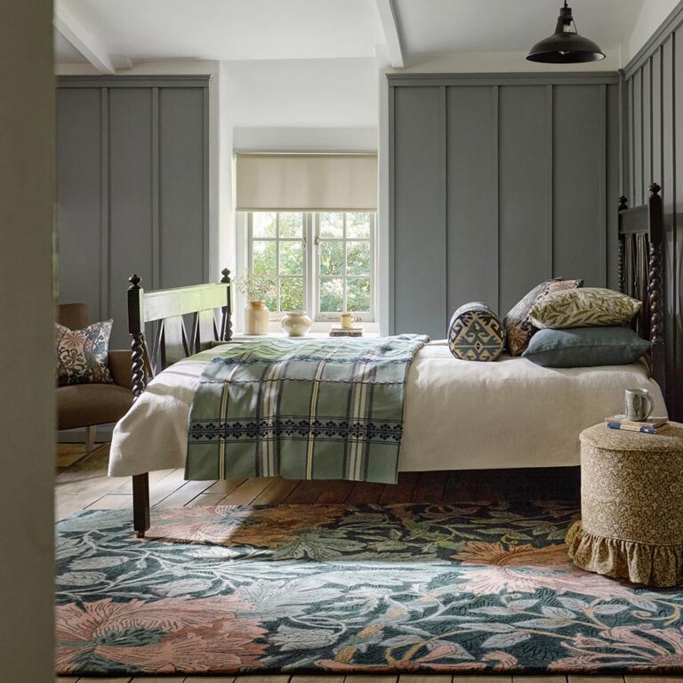 Klassinen sinisävyinen villamatto – Honeysuckle & Tulip yksityiskohta