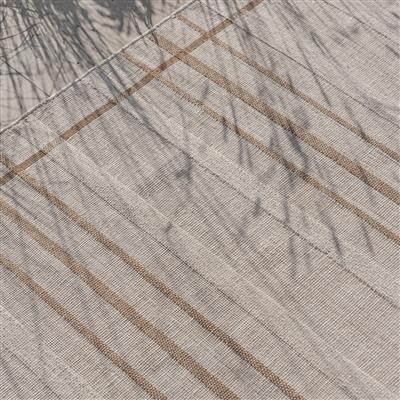 Eteisen ja parvekkeen matto Zona Line Sesame vaalea ja raidallinen kierrätysmateriaaleista valmistettu matto.