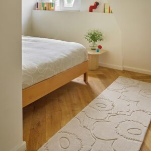 Käsintuftattu käytävämatto Piirto Unikko – graafinen ja ilmava designklassikko